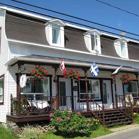 Gîte Aux Traditions Saint-Jean-des Piles Exterior foto