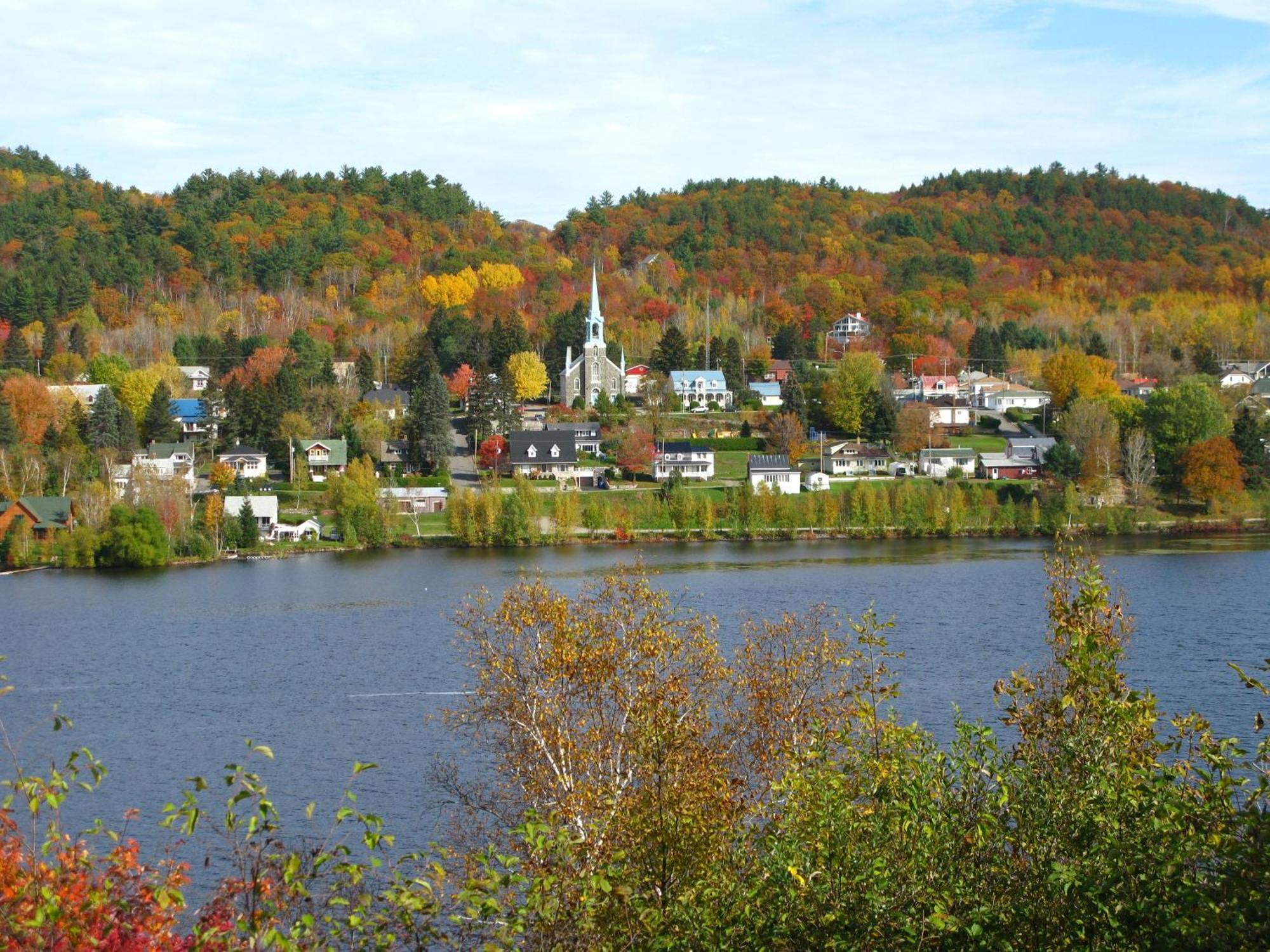 Gîte Aux Traditions Saint-Jean-des Piles Exterior foto