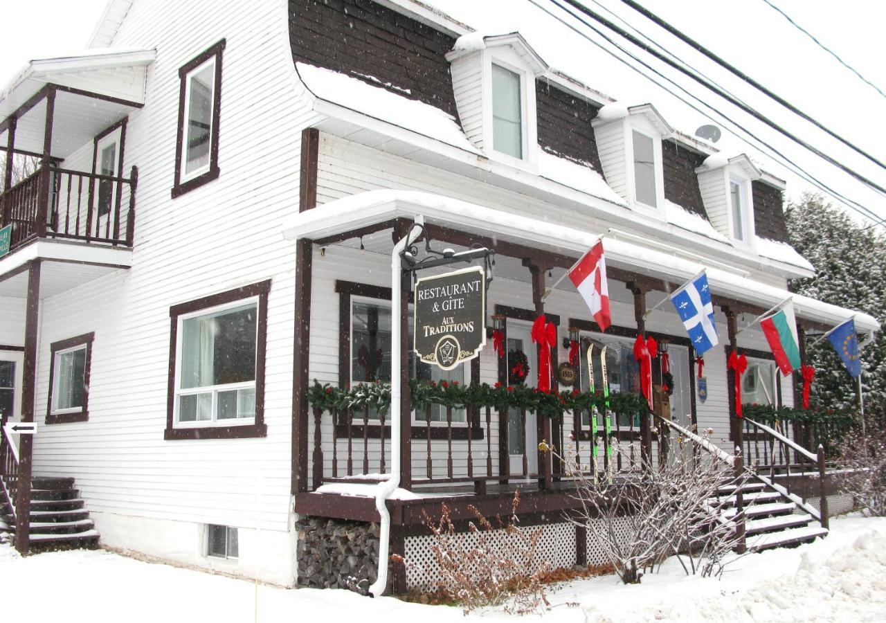 Gîte Aux Traditions Saint-Jean-des Piles Exterior foto